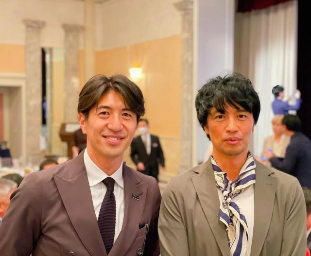 田中大貴×斎藤工、スーツ越しに響き合う情熱。久々のサッカー談義が生んだ特別な時間