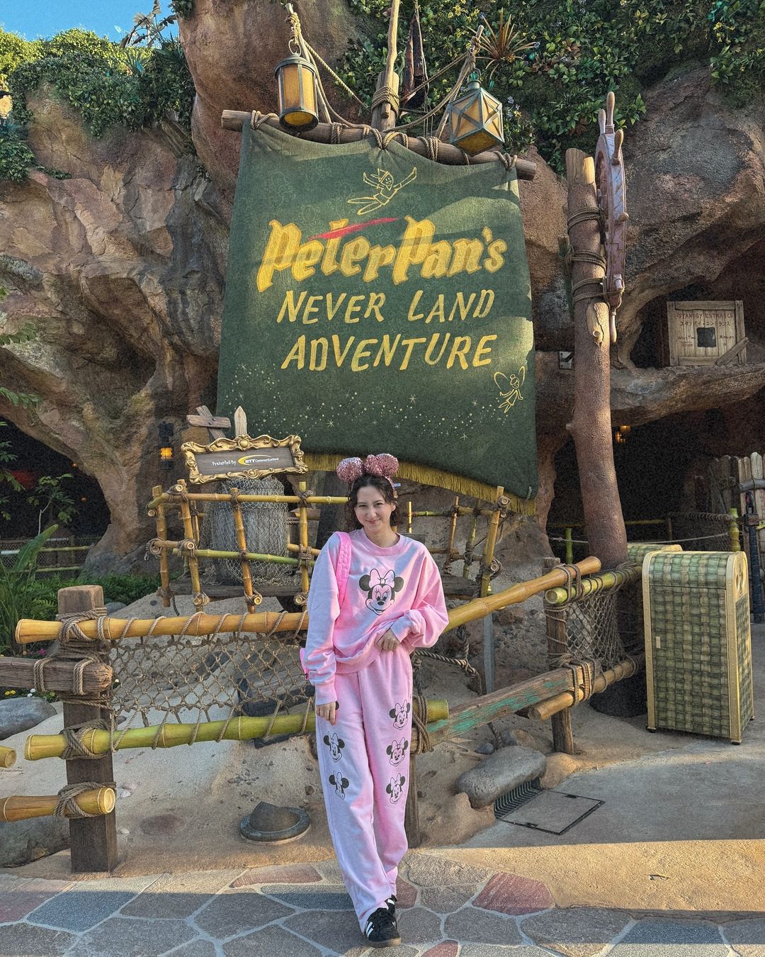 「その服ほしい」河北麻友子、ディズニーの新エリアを訪れた容姿が話題に