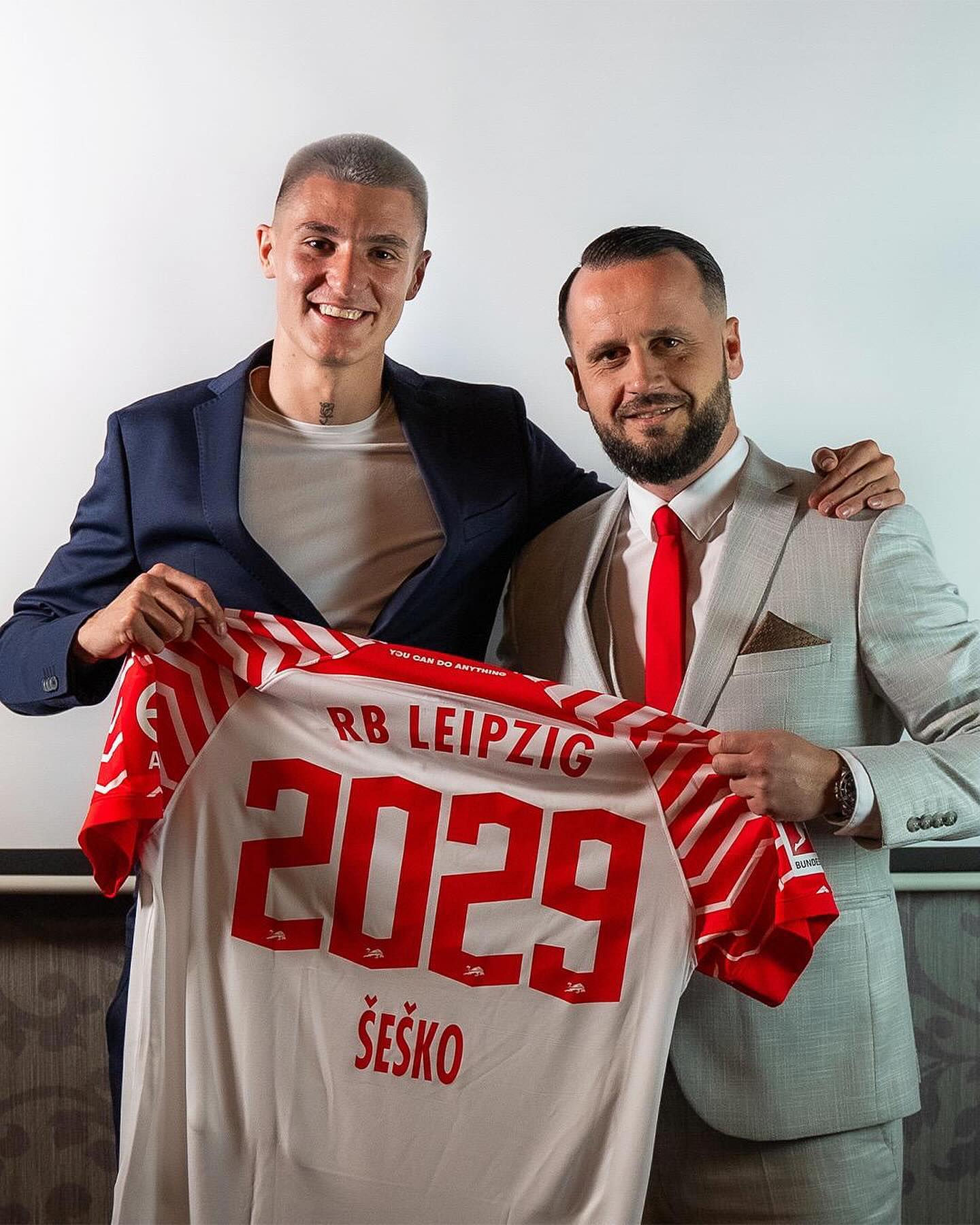 「マジか…」スロバキアの新星が急転直下で新契約　紳士協定も