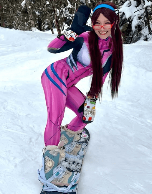 「保存しました。」エヴァ・真希波マリコスで登場のスノボ美女、ゲレンデの女神ショットが話題に「可愛いですばい！」