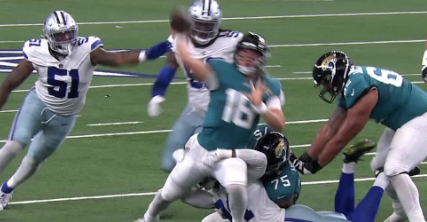 NFL “伝説級プレー”炸裂！ナサニエル・ロークが見せた執念の脱出劇に称賛の嵐