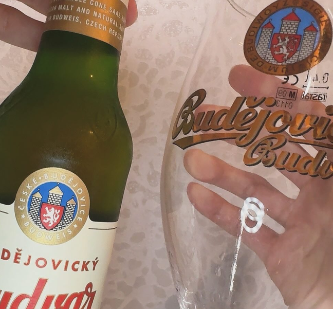 「ホップの香りに酔いしれる」フェアリン、チェコの伝統ビールに挑戦！その感想とは？