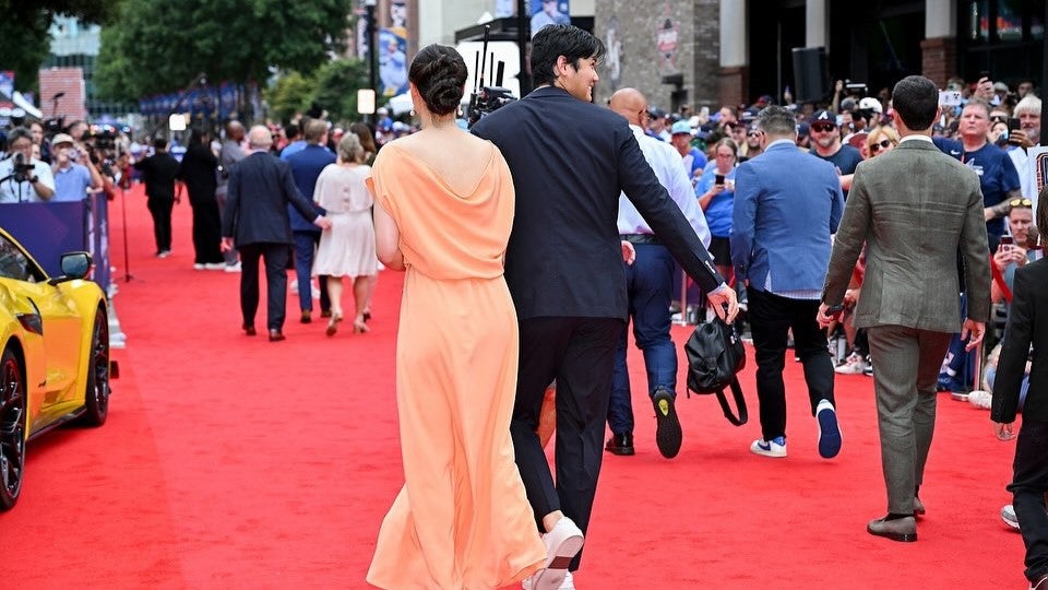 大谷翔平、真美子夫人と“オールスター夫婦ショット”に大反響　ファン「まさに絵になる2人！」