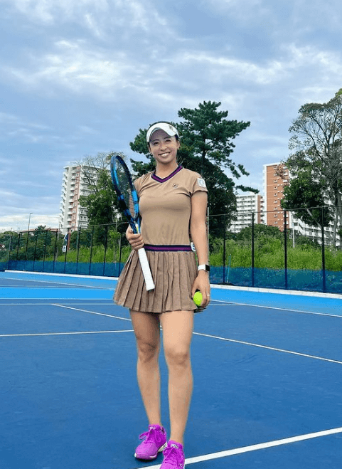 美女プロテニス女子・園田彩乃、秋色ベージュのチェックスカート姿を披露！「スタイル良すぎですよ」とファン絶賛