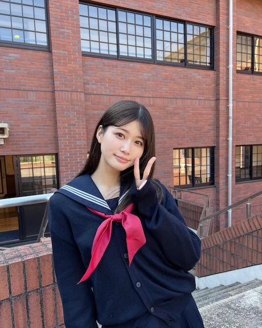 めるるの制服姿にファン悶絶💕「似合いすぎです😍」