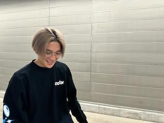 「脚長っ」国宝級イケメン 最新投稿にファン歓喜 カッコ良すぎると話題に