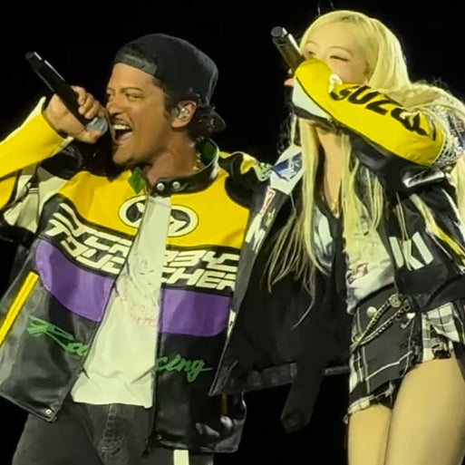 BLACKPINKのLA公演にブルーノ・マーズがサプライズ登場！ロゼと大ヒット曲「APT.」を披露しファン熱狂！