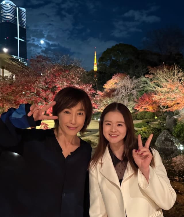 高島礼子とプロゴルファー・川﨑春花との2ショットに多くのファンが反応「お二人とも素敵な笑顔」