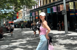 久住小春、オーストラリアでの年末年始を満喫！ピンクコーデが話題に！