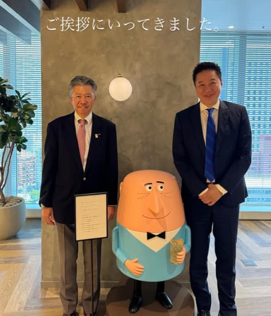川合俊一がトリスおじさんと記念撮影！新社長へのご挨拶を報告⁉