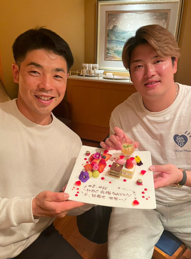 【超豪華】近藤健介、米WS移籍の村上宗隆を祝福！「WBC連覇へ」再始動