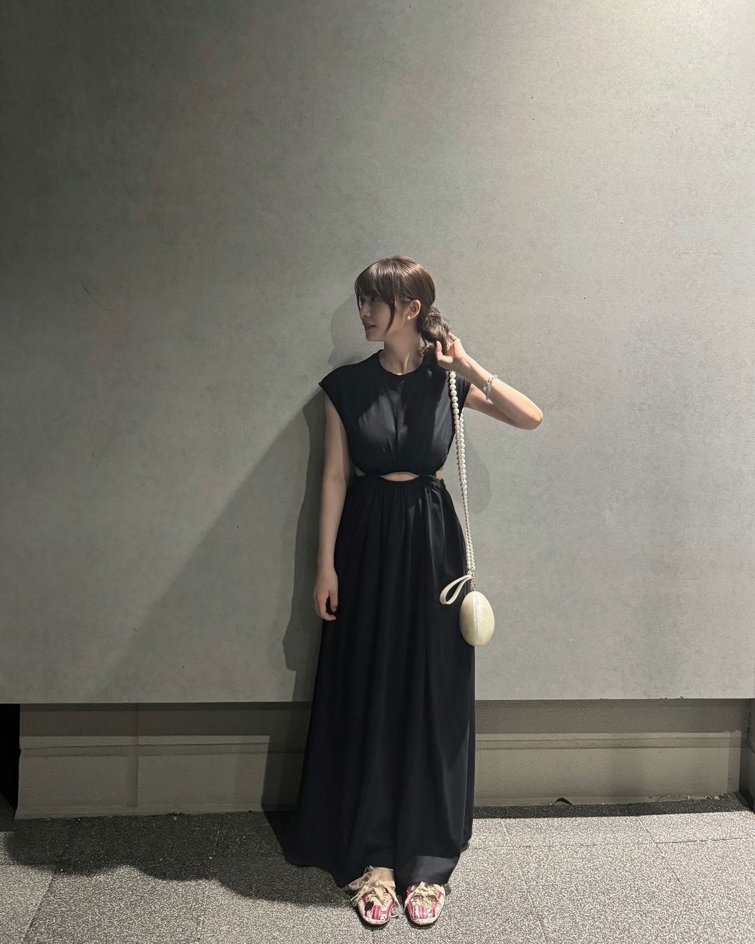 「お腹ちら見せ」長濱ねる、黒ワンピースの私服姿を公開 最近のマイブームも明かす