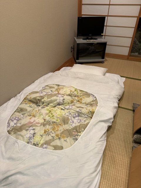 人気芸人が楽屋を公開 「嘘だろ！？まるで旅館ってレベルｗ、」”至れり尽くせり”な部屋にネット驚愕