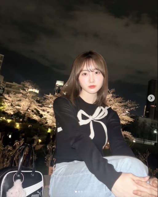 本田望結が夜桜とのショットを公開！姉の手にいじられる姿も