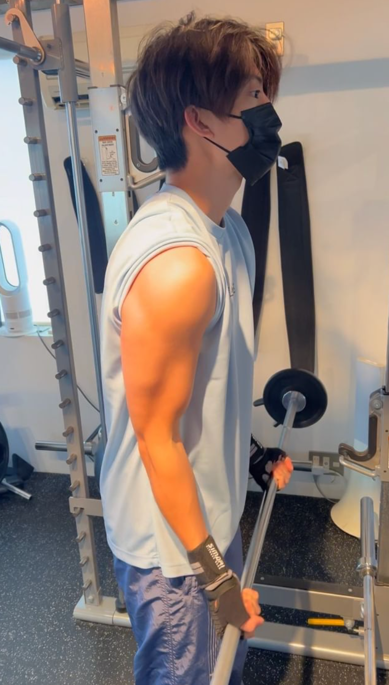 伊藤健太郎の二の腕💪にファン悶絶💓 「カッコ良すぎます、、」