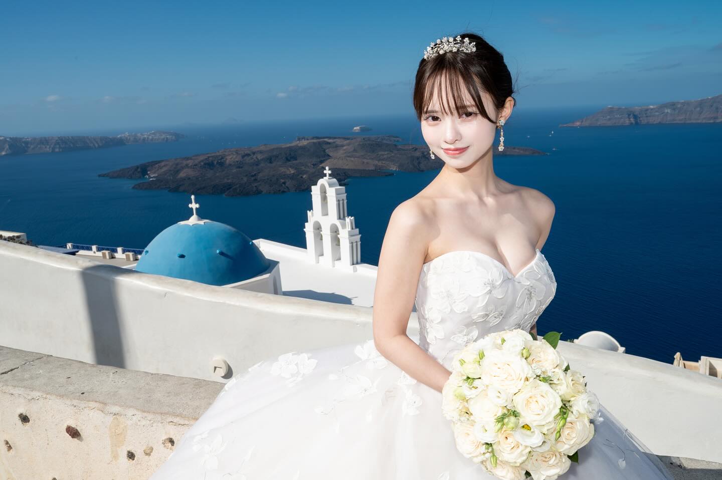 風も光も味方につける女。藤咲凪、ウエディング姿の“静かな色香”が反則級