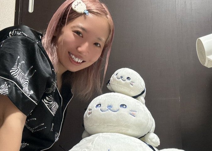 女子プロレスラー・松井珠紗、笑顔あふれるショット！“アザラシ増えた”とぬいぐるみ披露