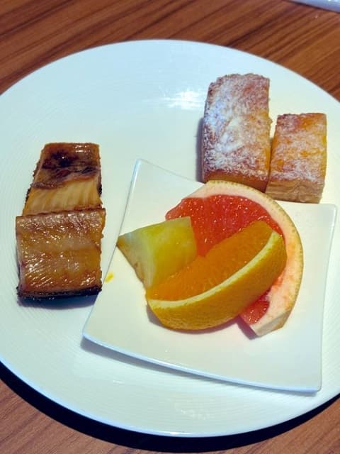 「ば...バイキングの...せ、センス...」狩野恵里アナがクセのあるプレートの写真を投稿