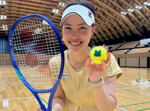 「知ってますか？」プロテニス美女・井上雅、美脚輝くウェアショット＆キャラボールフォトを披露「笑顔が素敵」
