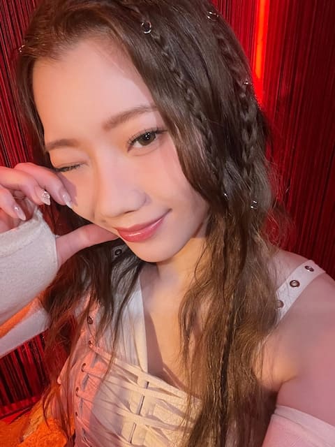 「デビューおめでとう！」話題の人気アイドル、急接近ショットが可愛すぎると話題に