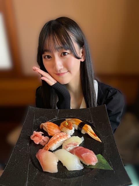 「“ 産地直送 ”ということで」STU48メンバーが兵庫の人気海鮮料理店を堪能！