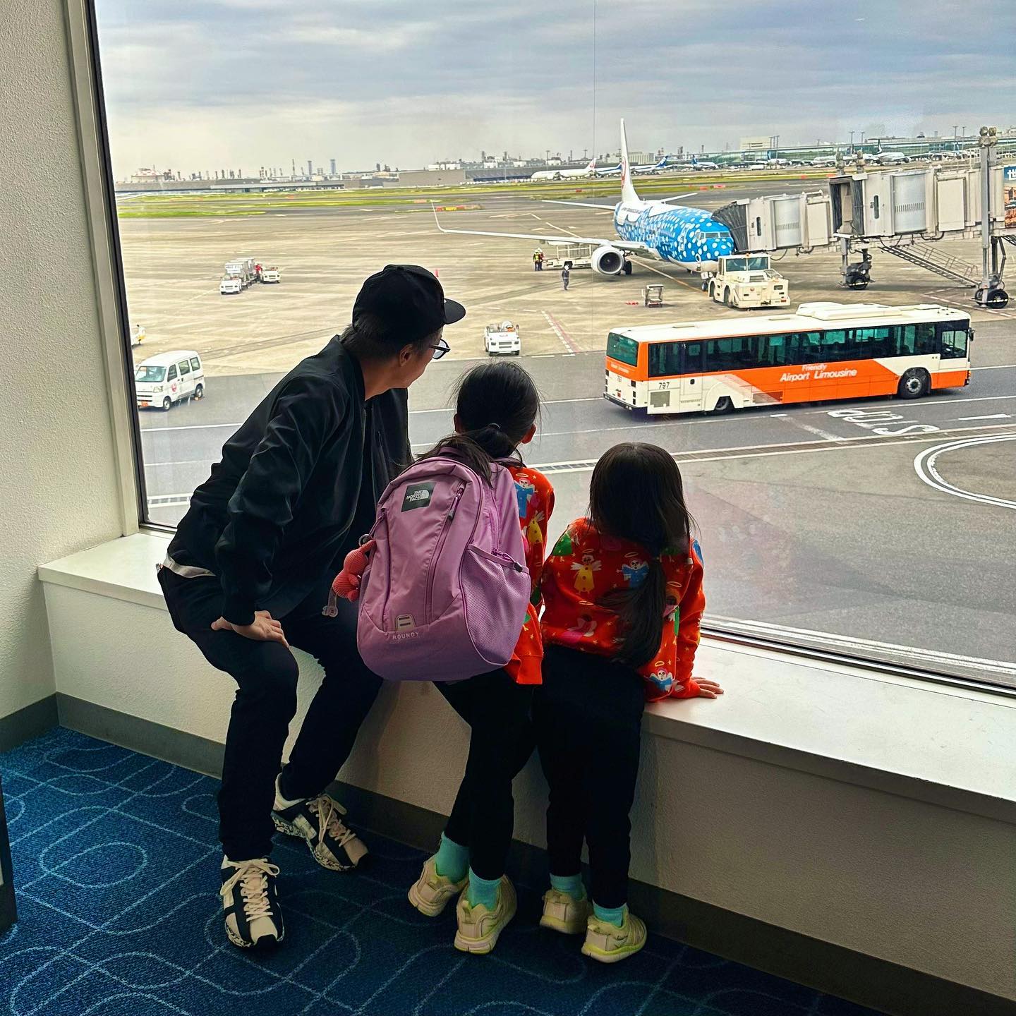 田村淳が娘たちに語った思いとは❓飛行場での1枚が話題に🗣💬