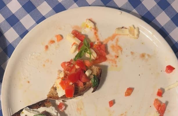 「卒業旅行の若者たちも沢山いた！」あいみょんが“イタリア”オフショットを公開