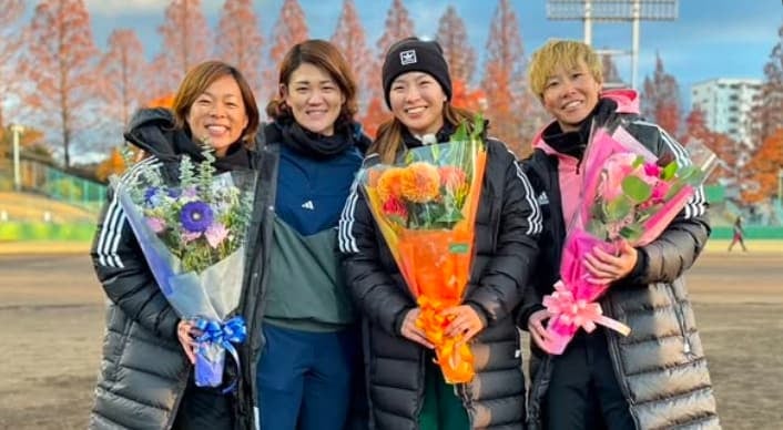 渋野日向子　ソフトボール始球式で金メダリストを抑える！！