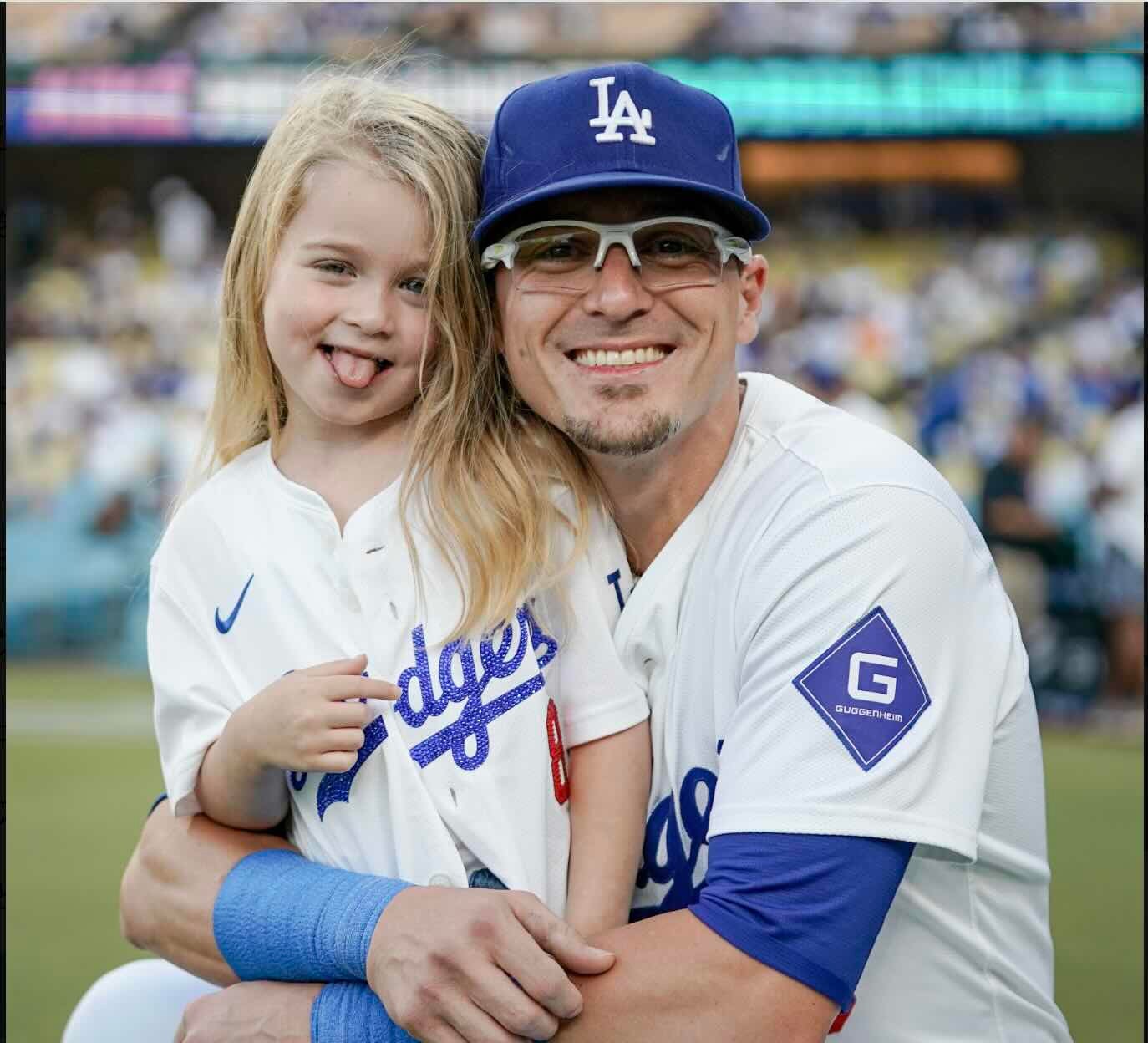 ドジャース・ヘルナンデス　娘との2Sが微笑ましい