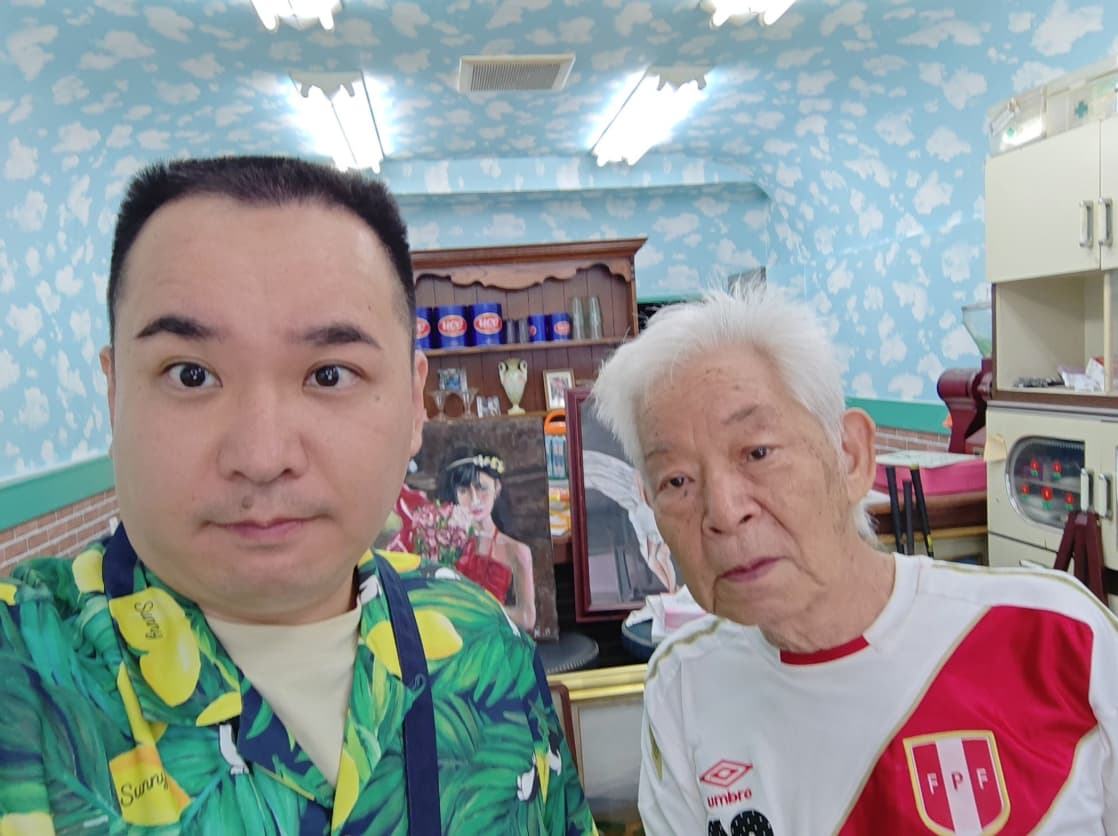 「丸角から、角角に戻しました！」ミルクボーイ内海がトレードマークの角刈りヘアへ散髪