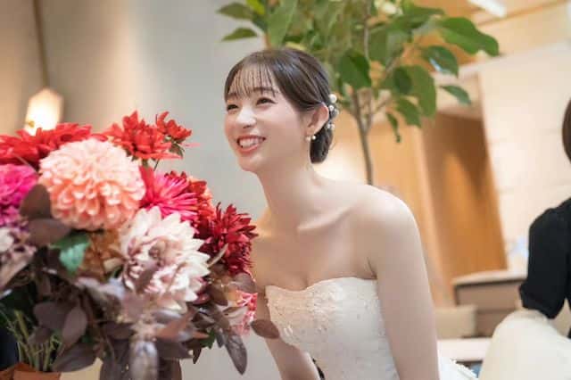足立梨花が美しすぎるウエディングドレス姿を披露💐💕