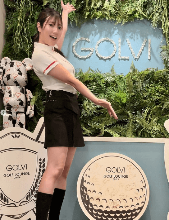 あの人気ゴルフ美女子＆グラドル、”シミュレーションゴルフ”で強化訓練開始！？美麗ウェア姿にもファンの熱視線集まる