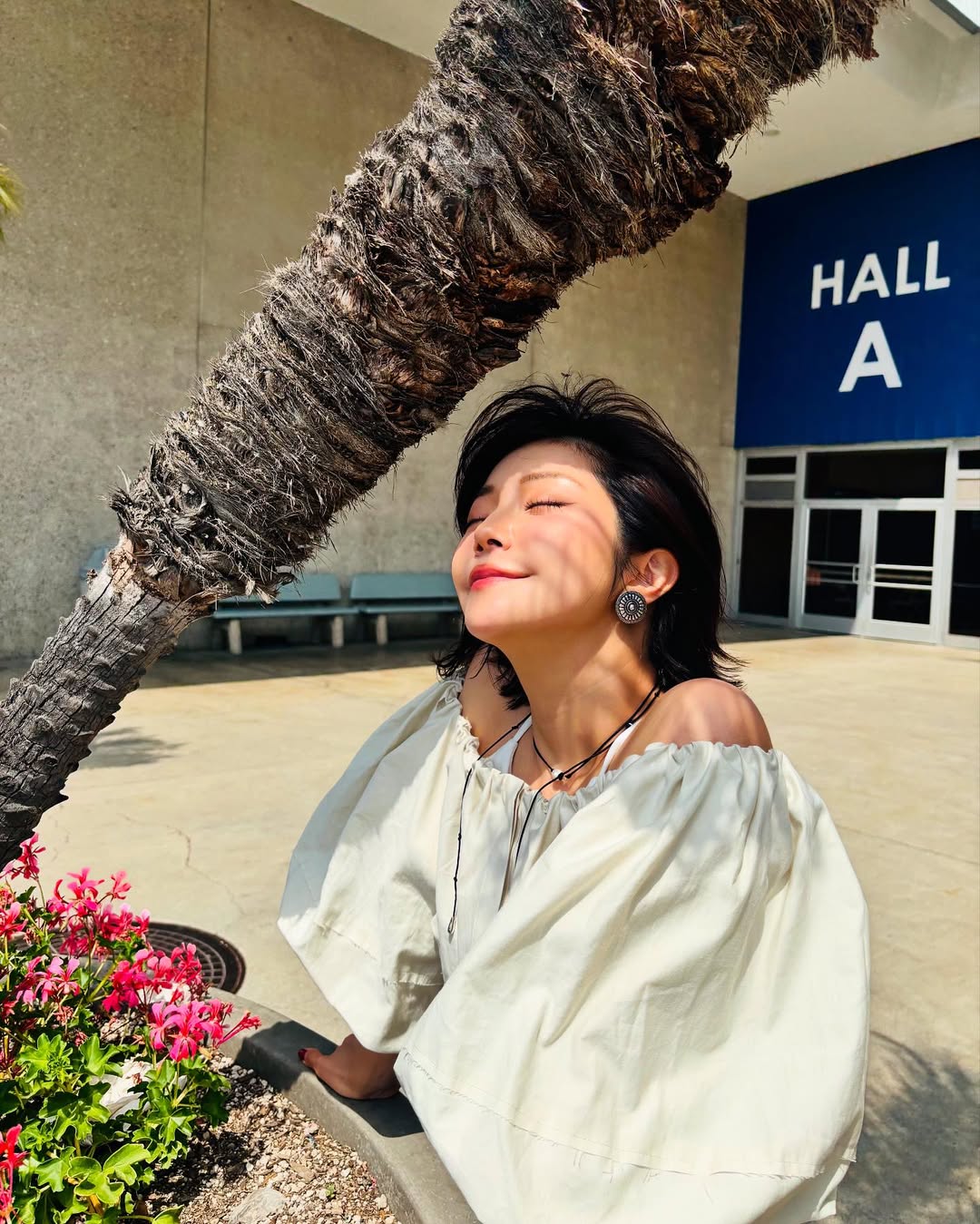 伊瀬茉莉也、アナハイムでのオフショットを公開　「美しすぎる」と反響続々