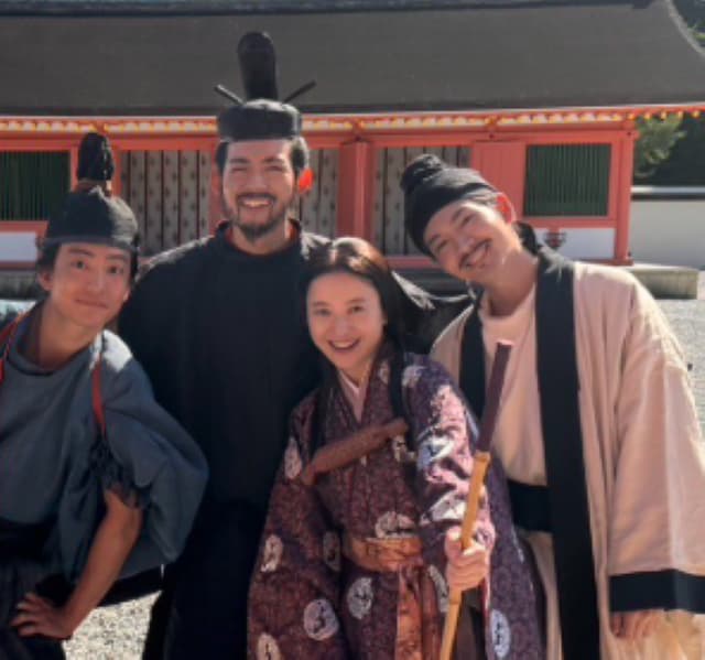 吉高由里子、NHK大河ドラマも最終月へ残すところ3回に「あなたの1時間私にください」と笑顔で語りかける。