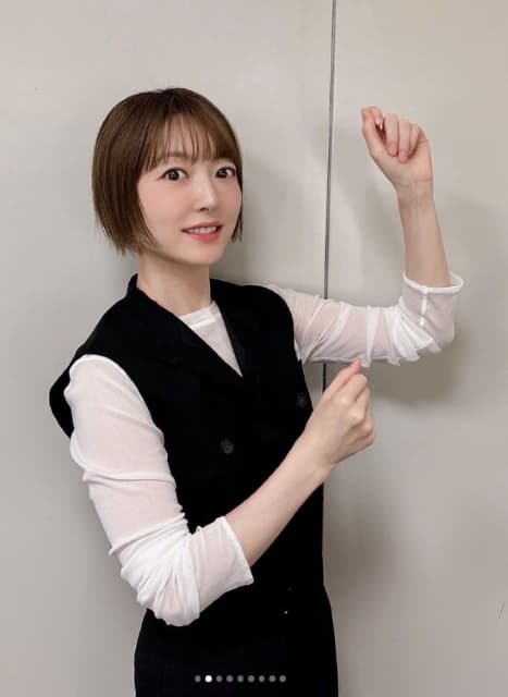 声優 花澤香菜 番組衣装を公開！可愛いと話題に！