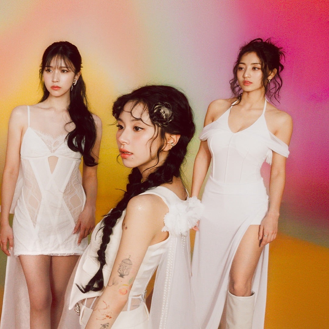 TWICE人気メンバーの腕には複数のタトゥーが😲カラフルで可愛いと話題に💕