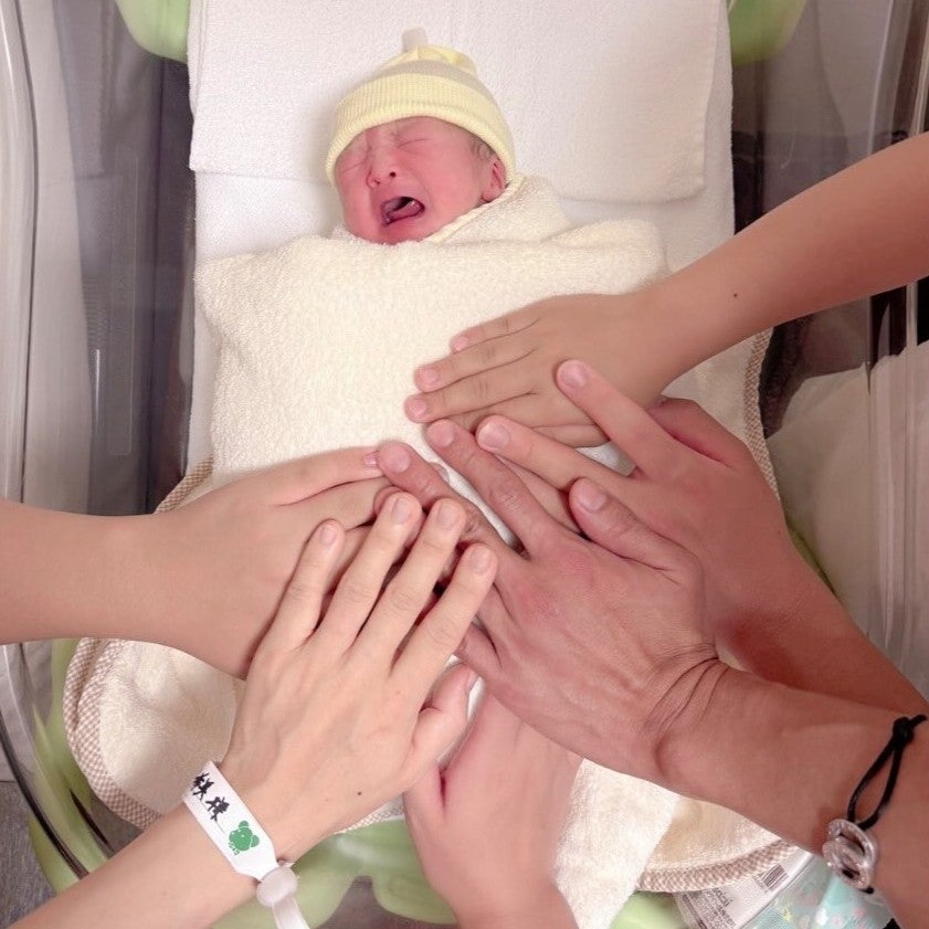 「最高に幸せなお産でした」辻希美、第5子となる女子出産を報告！可愛いベイビーを囲む7人家族ショットに祝福の嵐