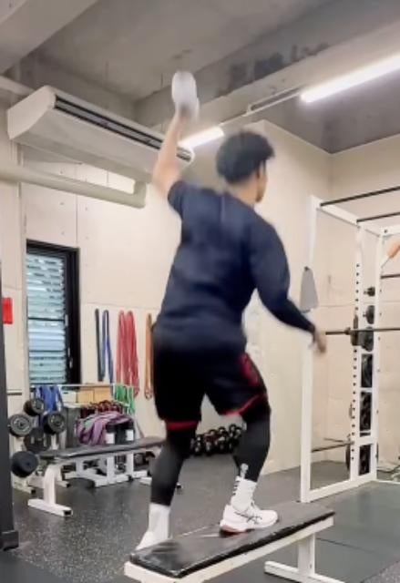 「ジャンプシュートの安定にも！」彗星ジャパン・吉野樹、ダンベル＆ベンチ活用エクササイズ公開