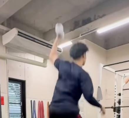 「ジャンプシュートの安定にも！」彗星ジャパン・吉野樹、ダンベル＆ベンチ活用エクササイズ公開