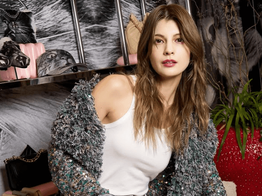 ”スーパーマギーモード発動！”モデル・マギー、カメラマン激写の”アニマル・ルック”を披露しファン悶絶！