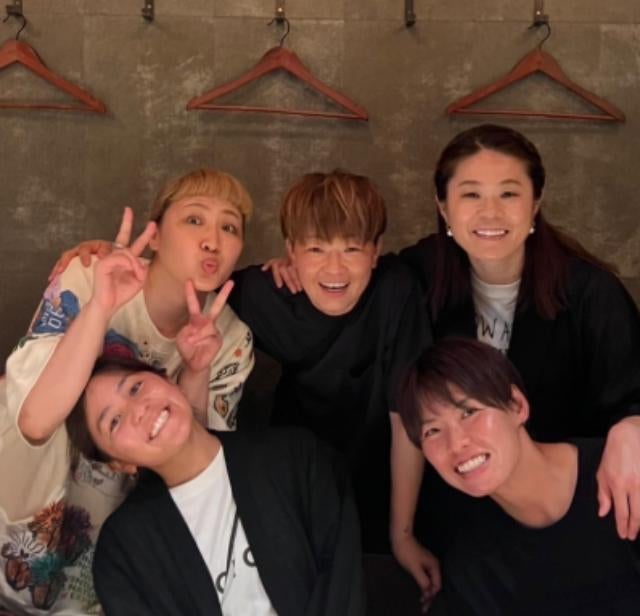 「笑いが絶えない夜」岩渕真奈、先輩たちとの食事会を満喫