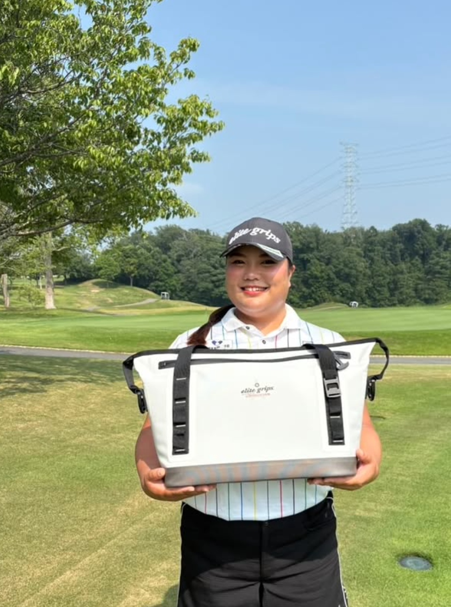「可愛すぎて完璧！」プロゴルファー・石川怜奈、夏の必需品クーラーバッグを笑顔で紹介