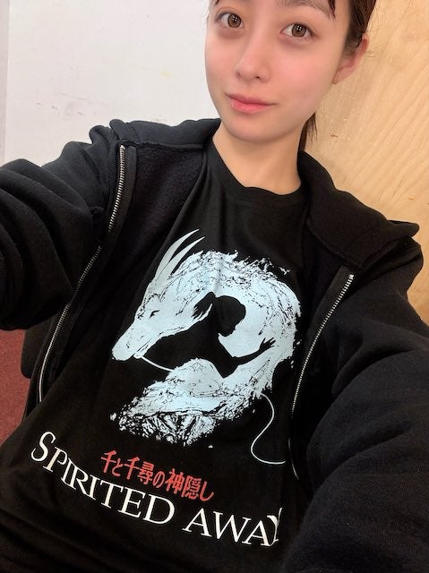 橋本環奈 疲労困憊の姿に心配の声？目の下のクマはっきりの1枚が話題に…