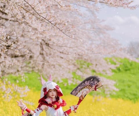 「早くモンハンやりた〜い！」コスプレイヤー・えなこがタマミツネ装備のコスプレを披露
