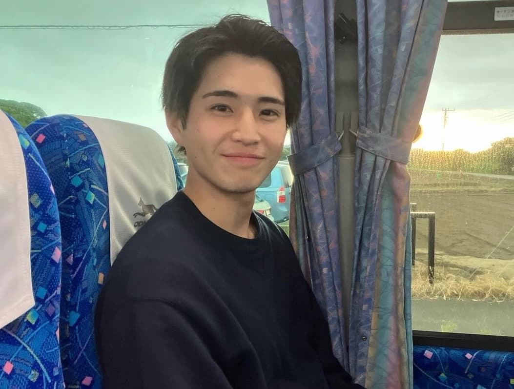 中沢元紀、爽やか黒髪ヘアの笑顔アップショットにファン悶絶！「かっこいい！！」