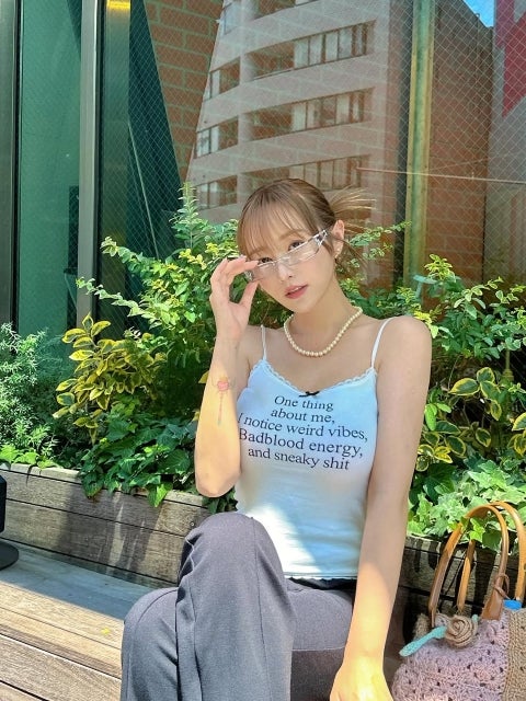 インスタフォロワー79万超！激カワYoutuber、タンクトップ姿で美ボディ披露！ファン悶絶ショットが話題