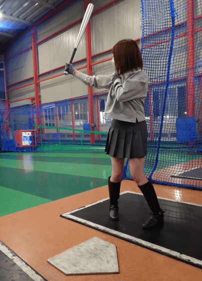 「イチローになってみた！」クールな野球女子、スーパースターのモノマネ動画がほっこりすると話題に「内股具合がめっちゃイチロー！」