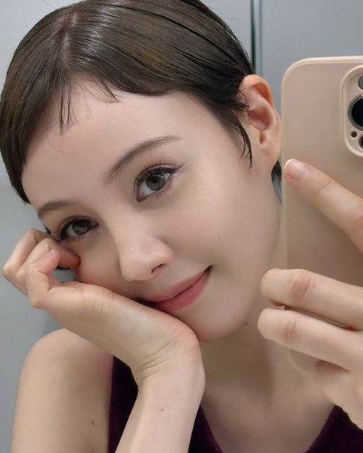 「似合いすぎて可愛すぎて最強」トリンドル玲奈、ベリショスタイルの最新自撮りを披露！