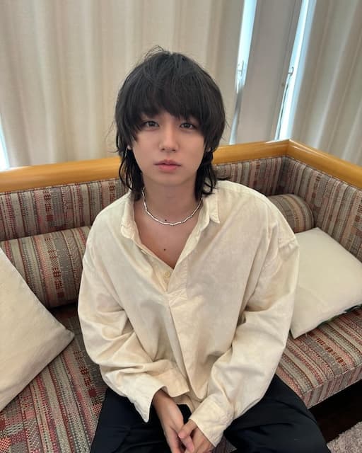 「え、びっくり、、ビジュ最強」人気あざとアイドルが雰囲気一変のイケメンショット公開