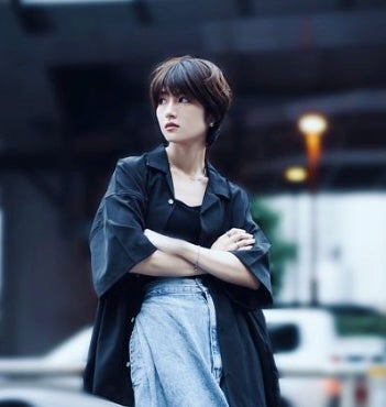 「カッコいいし、爽やか」元乃木坂メンバーのリラックス感あふれるデニムコーデが話題に